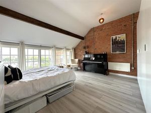 Photo 7- click for photo gallery